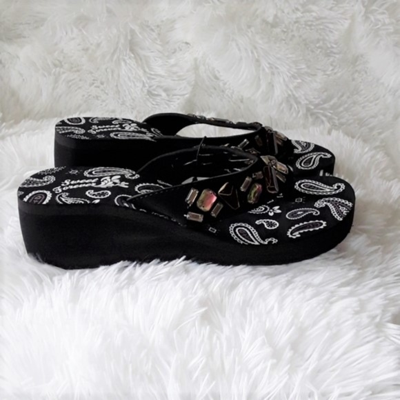 🔴Black Wedge Flip Flop Sandals Embellishments Sz7 - Picture 4 of 8